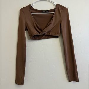 Brown V-neck long sleeve cropped top